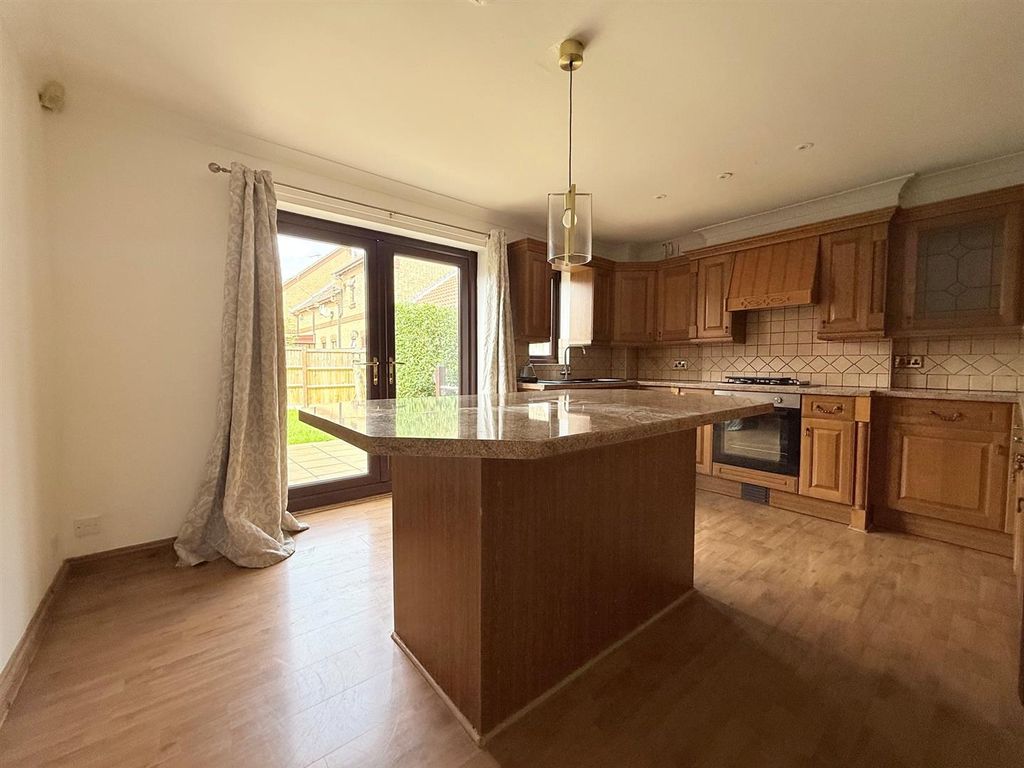 Property photo 3 of 13 Kitchen/Dining Room