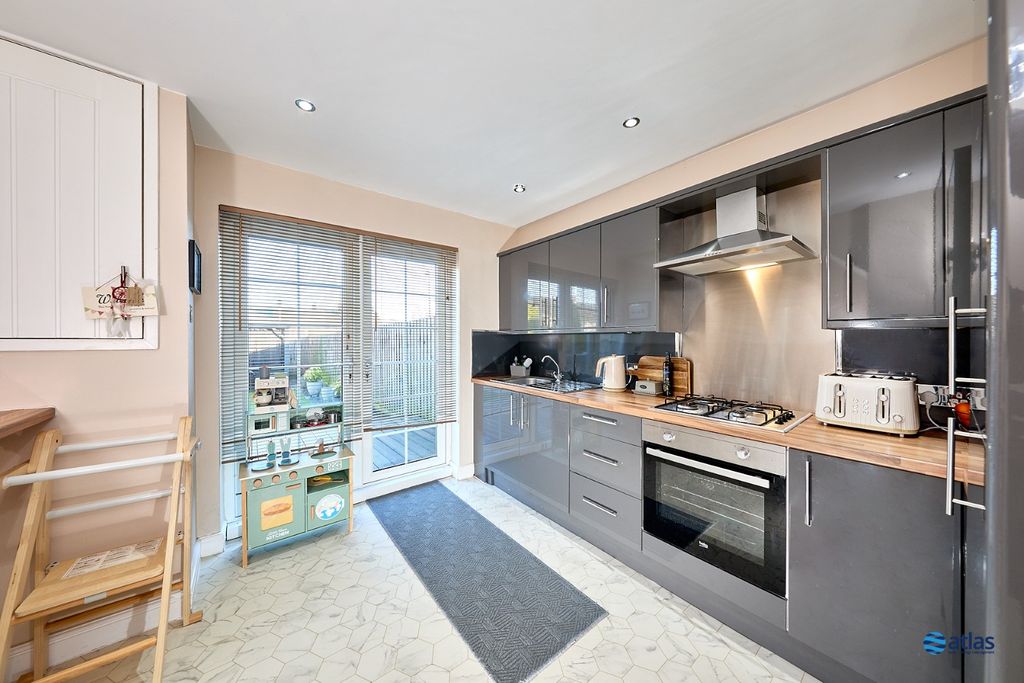 Property photo 2 of 15 Kitchen