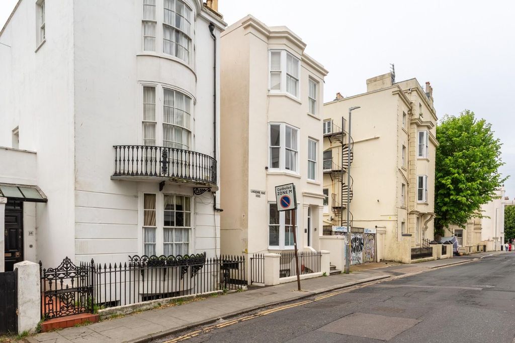 Property photo 1 of 11 Lansdowne Road-12.Jpg