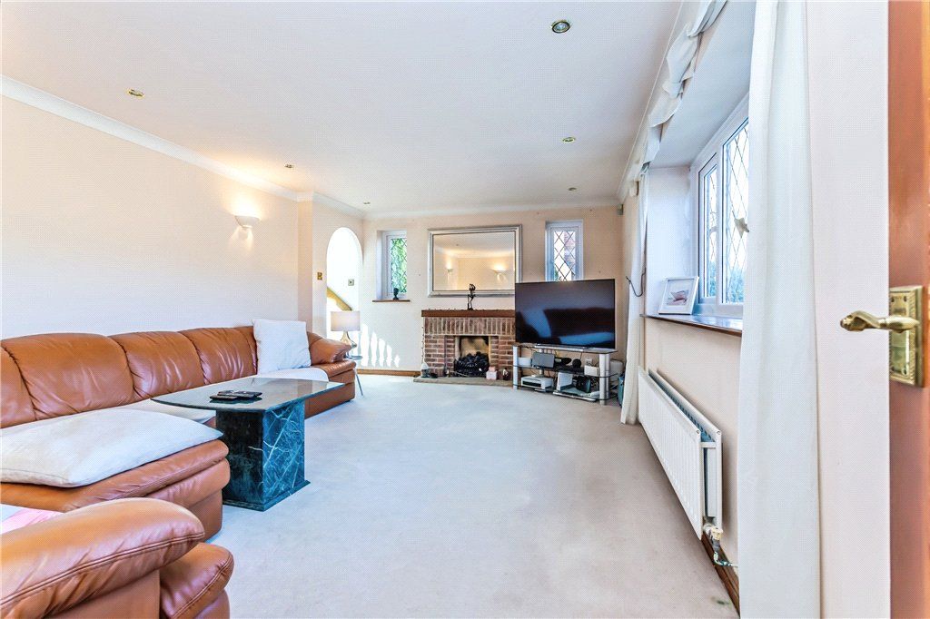 Property photo 3 of 23 Lounge