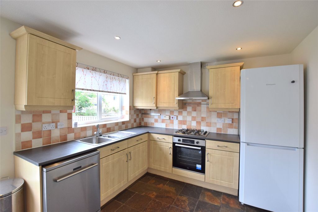 Property photo 2 of 16 Kitchen