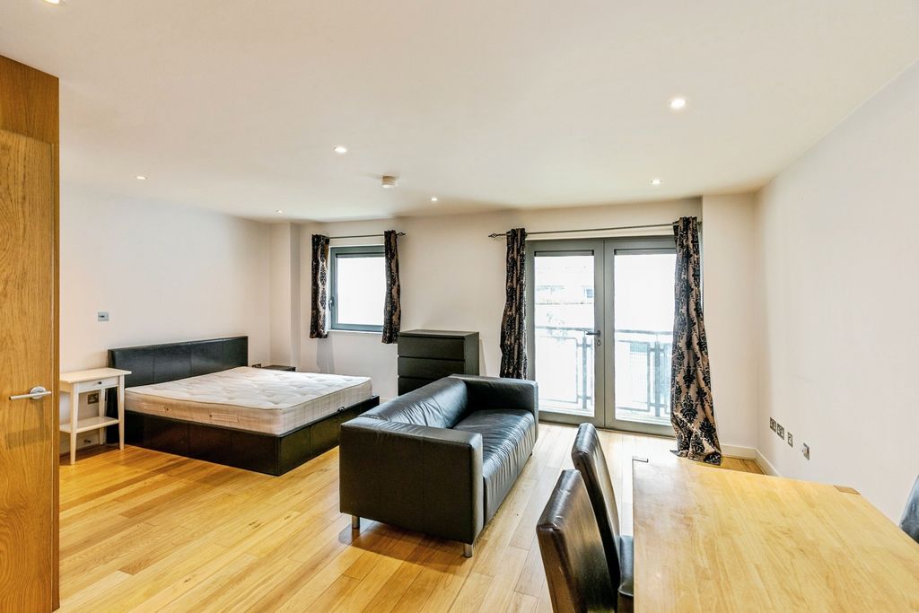 Property photo 2 of 8 Pbox-Img.Jpg