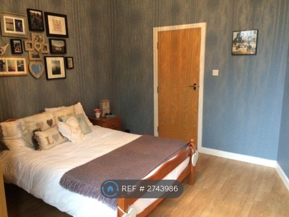 Property photo 3 of 11 Master Bedroom