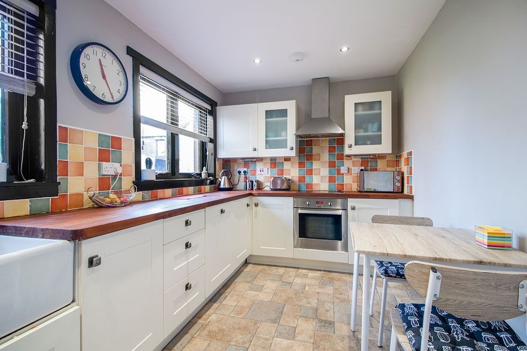 Property photo 2 of 8 Breakfasting Kitchen