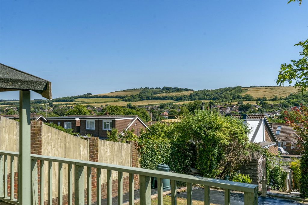 Property photo 2 of 32 Picture No. 03