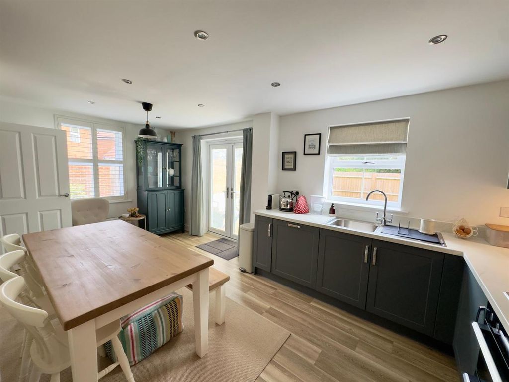 Additional image 8 of 3 bed detached house for saleWebb Close, Hook RG27