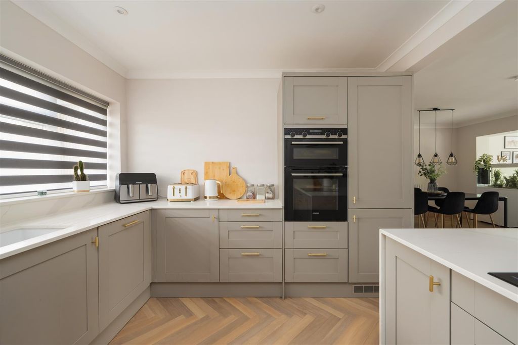 Property photo 3 of 20 Everard Way, Faversham