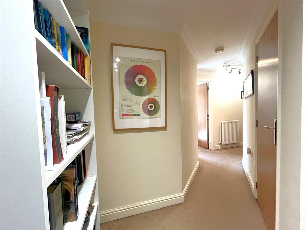 Property photo 2 of 10 Hallway.Jpg