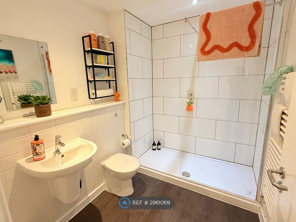 Property photo 2 of 28