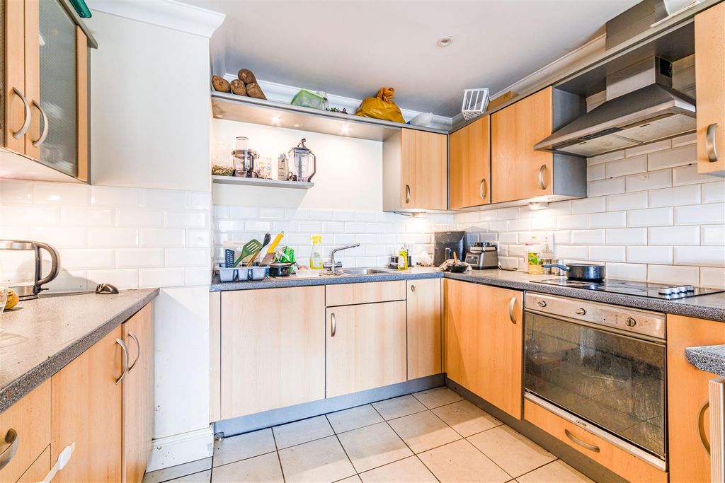 Property photo 3 of 15 Kitchen