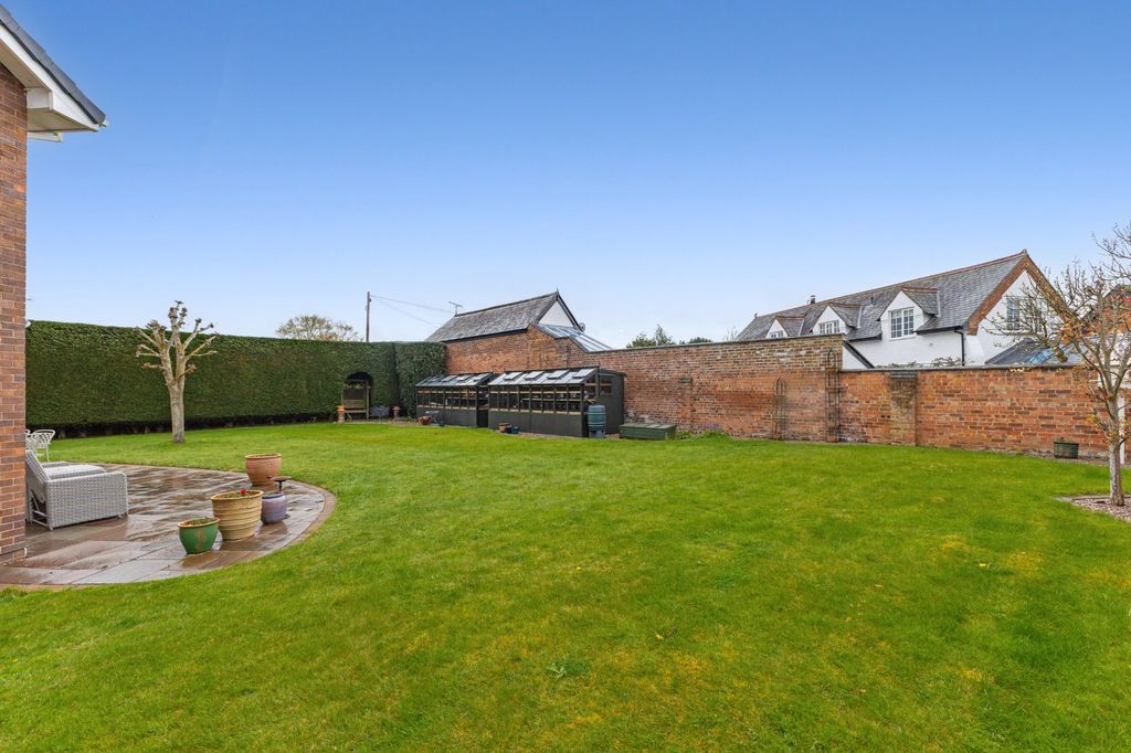 Property photo 2 of 18 Rear Garden