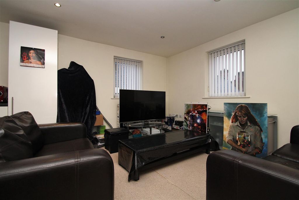 Property photo 3 of 5
