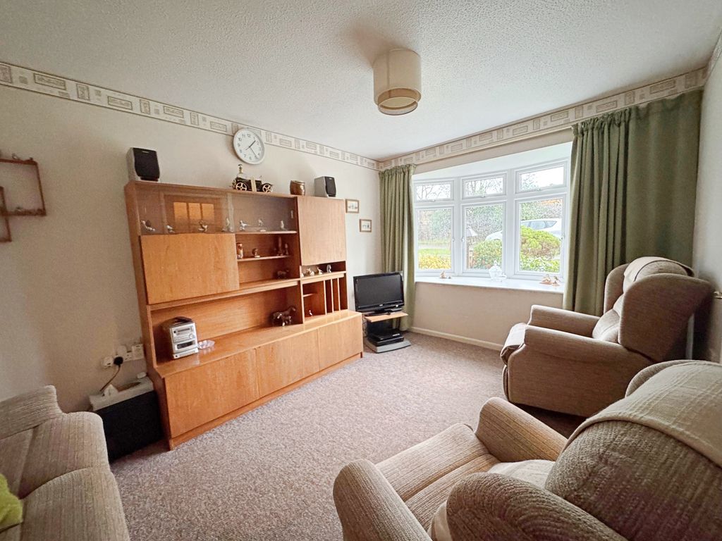 Property photo 3 of 11 Lounge