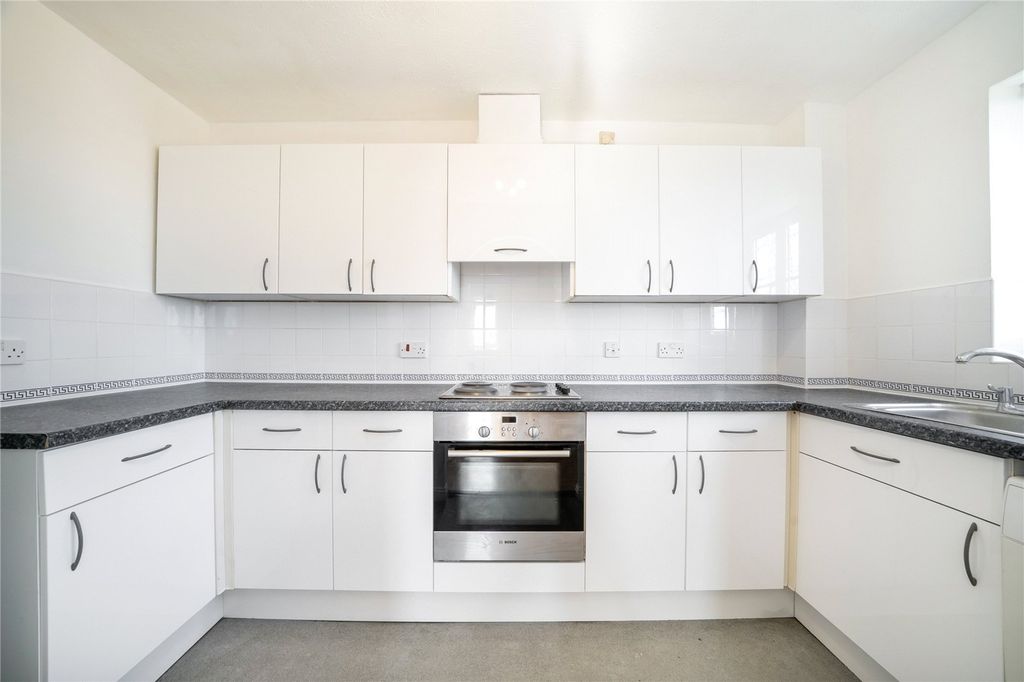 Property photo 3 of 8 Kitchen