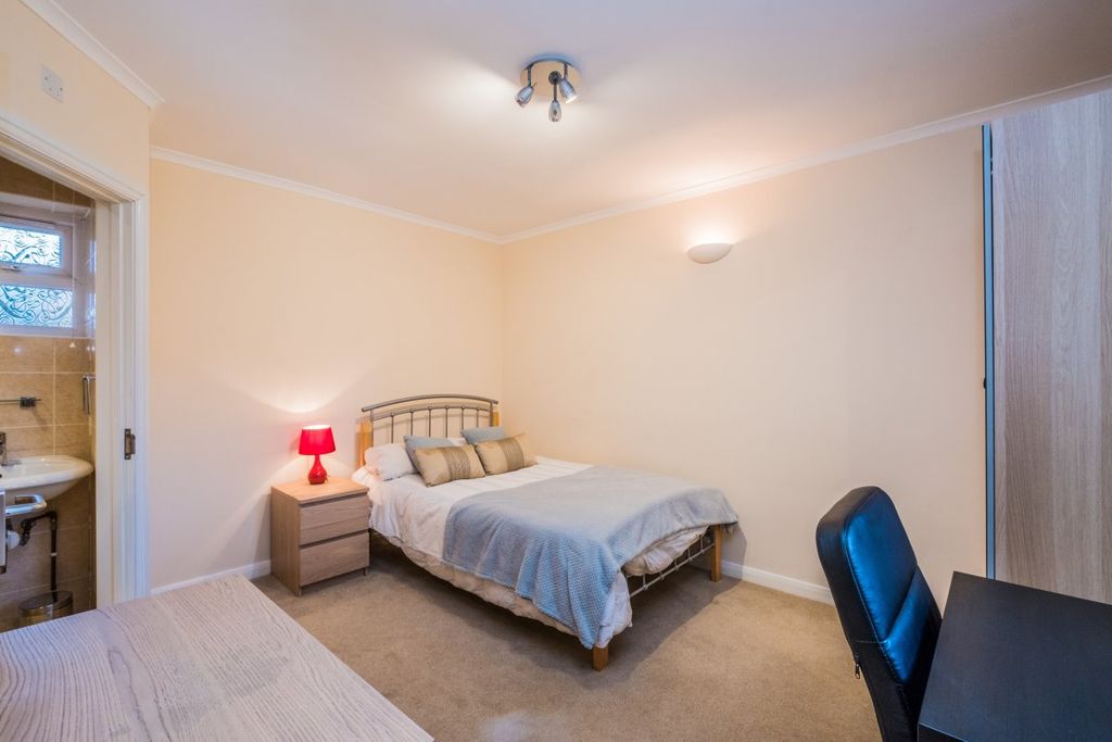 Property photo 1 of 4