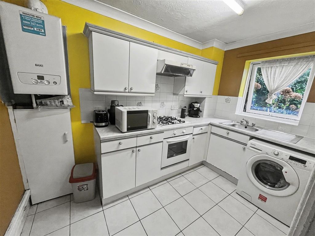 Property photo 2 of 10 Kitchen