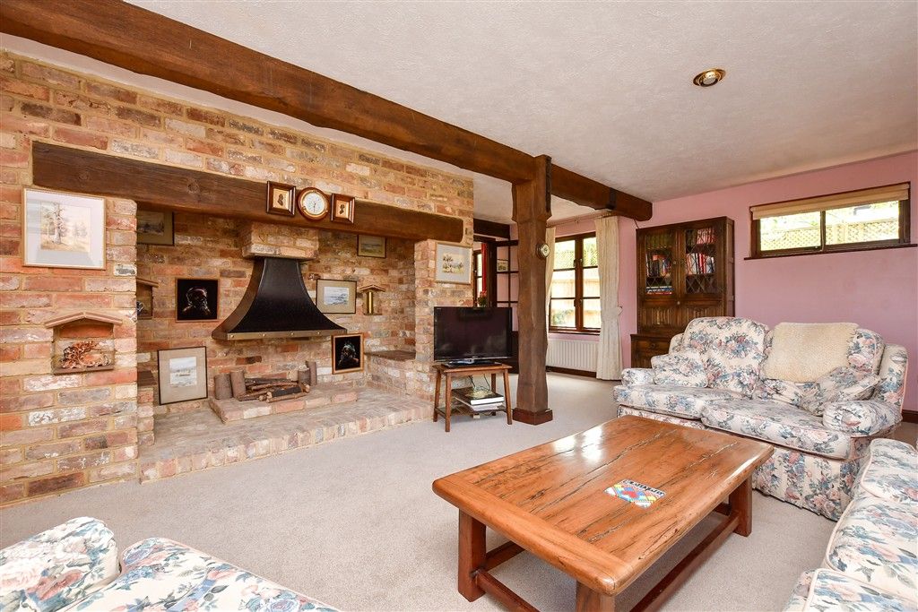 Property photo 2 of 16 Lounge