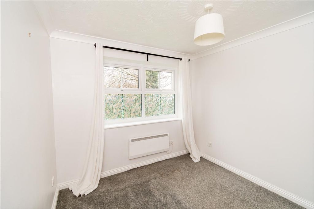 Property photo 2 of 8 Bedroom 1