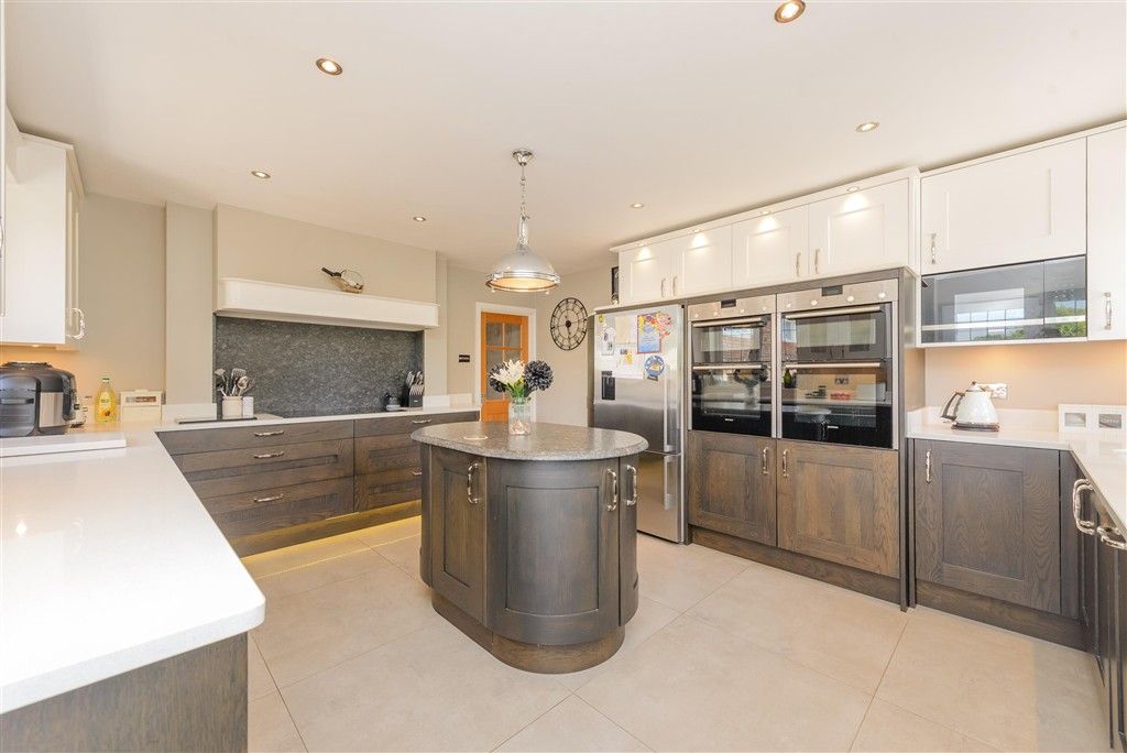 Property photo 3 of 23 Kitchen