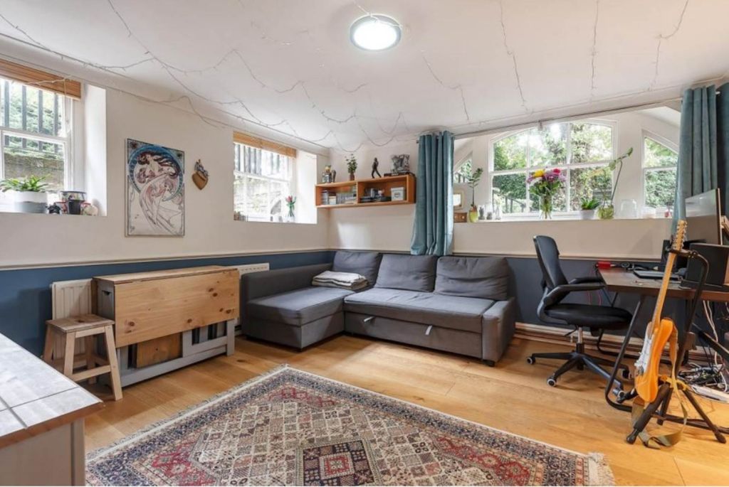 Property photo 3 of 10
