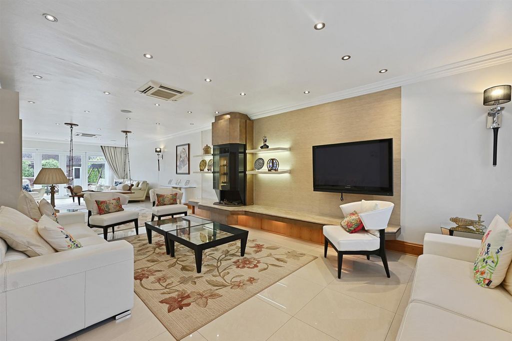 Property photo 2 of 36