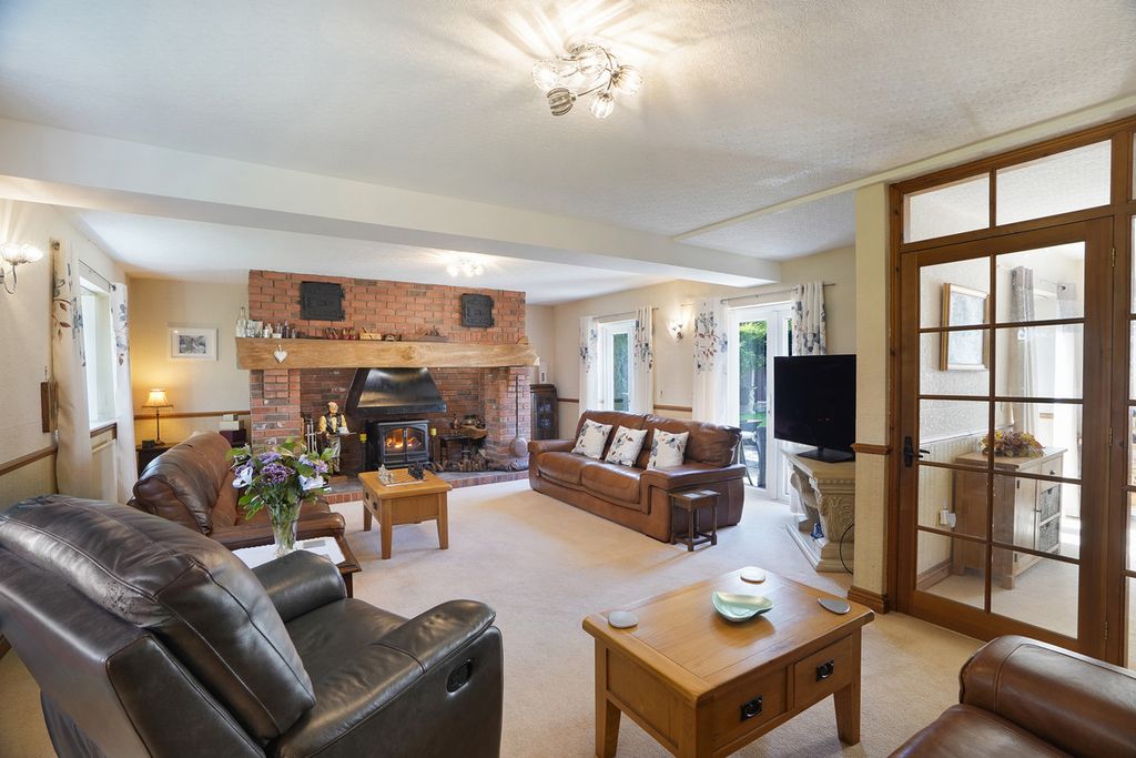 Property photo 3 of 44