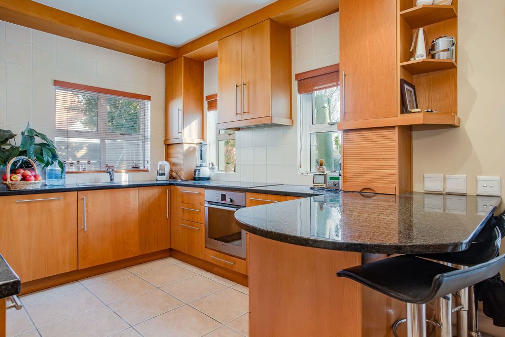 Property photo 3 of 45 Tk1705768