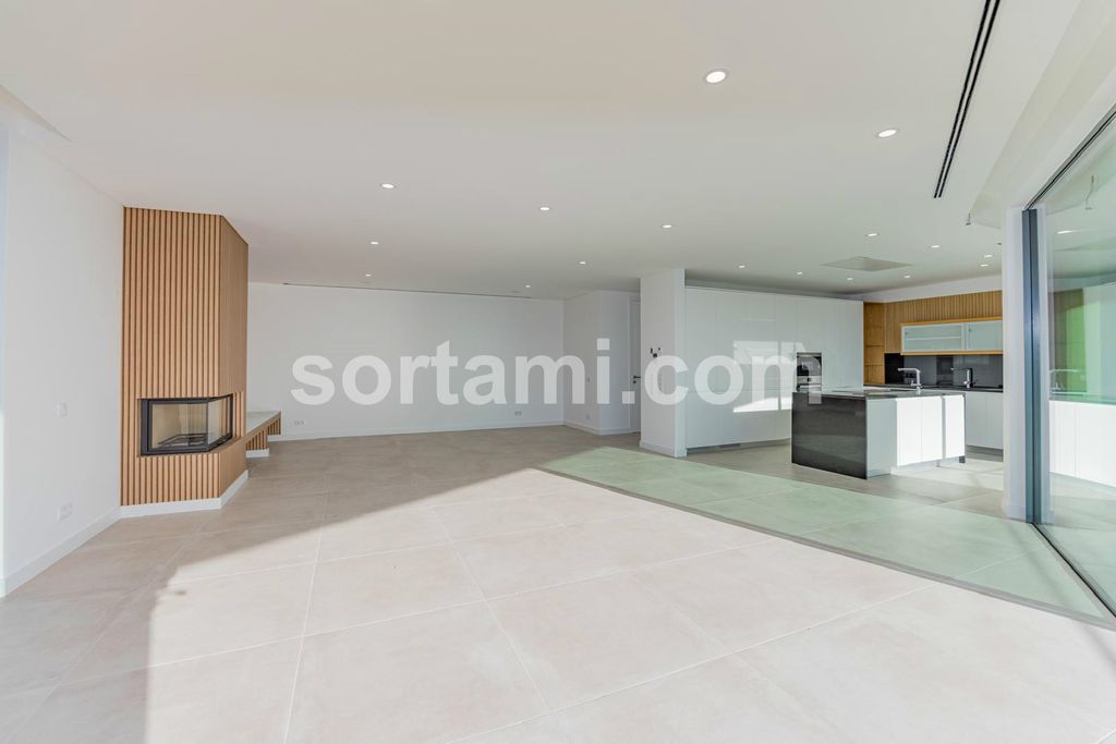 Property photo 3 of 33