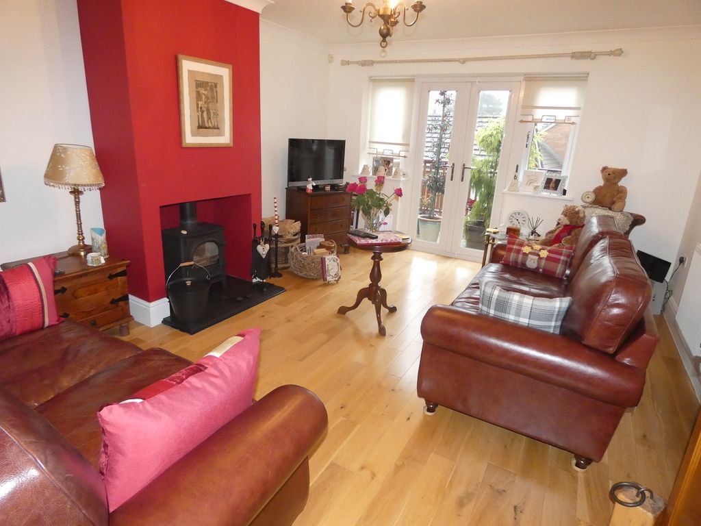 Property photo 2 of 22 Lounge