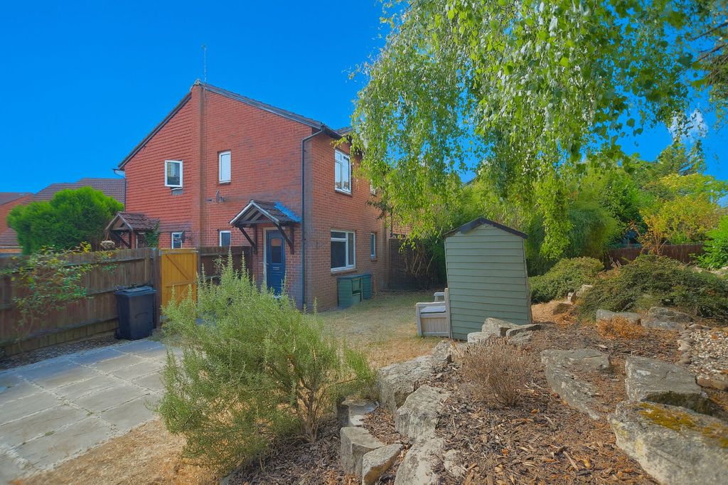 Property photo 1 of 8 Camden Place