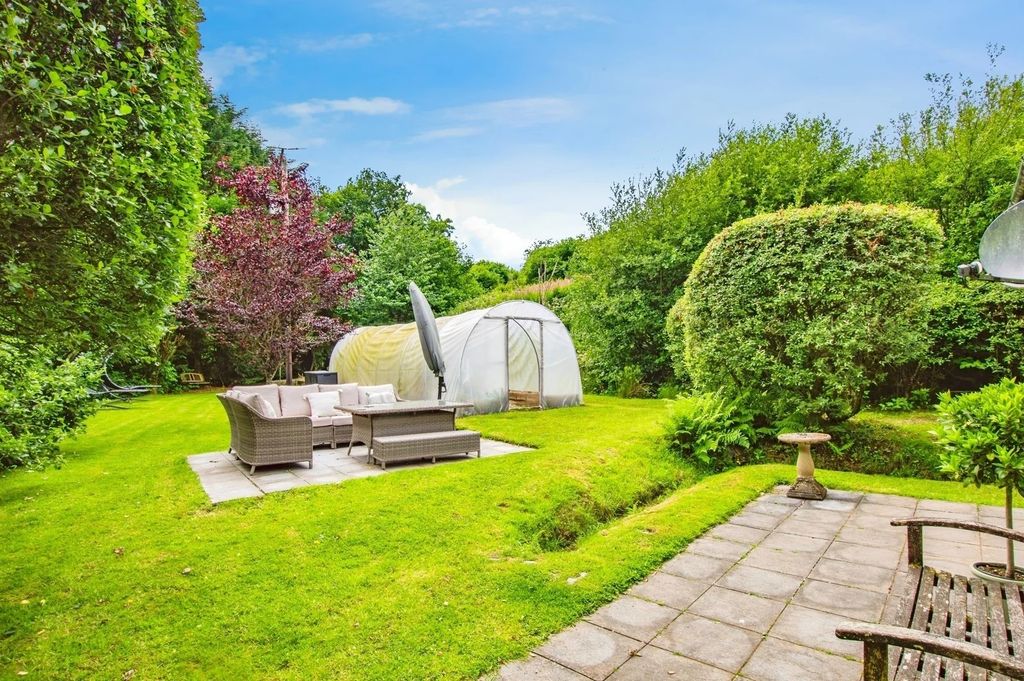 Property photo 2 of 27