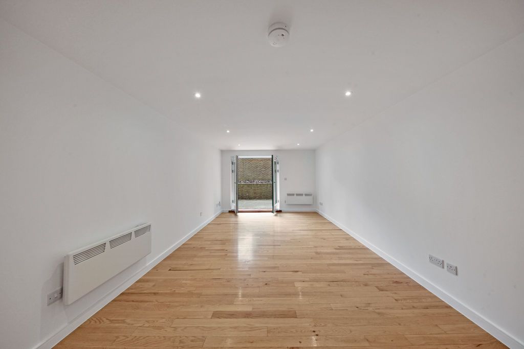 Property photo 3 of 17 Photo 7