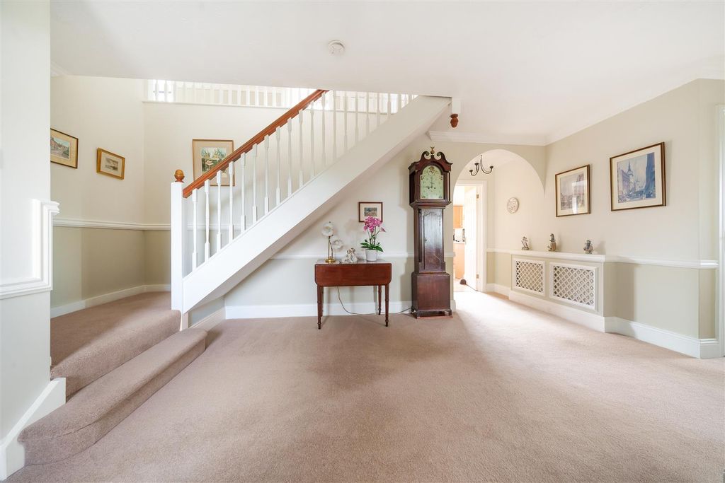 Property photo 2 of 23 Entrance Hall