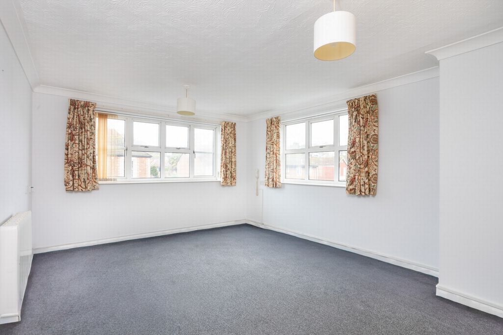 Property photo 3 of 10 Sitting/Dining Room