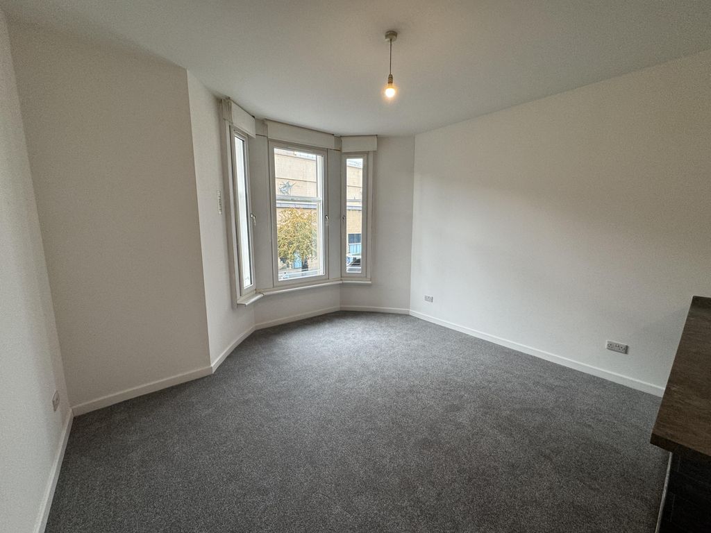 Property photo 2 of 28