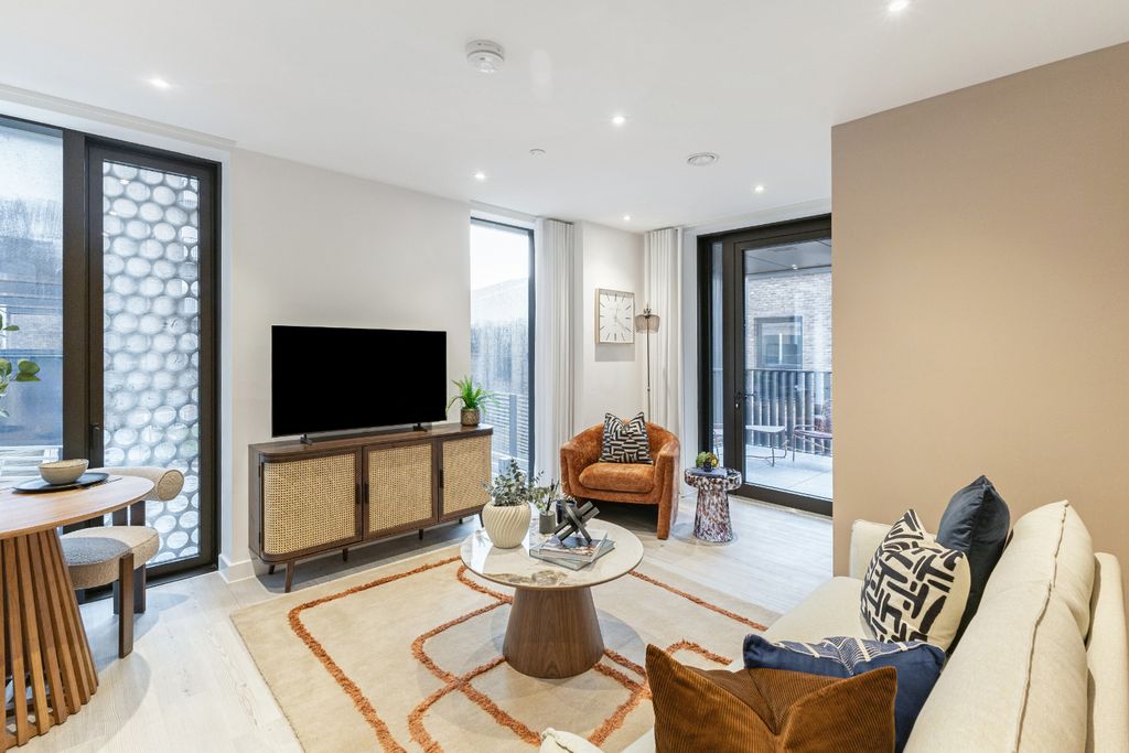 Property photo 2 of 16 101171_(2nd Floor) Prime Point, West Parkside London (4).Jpg