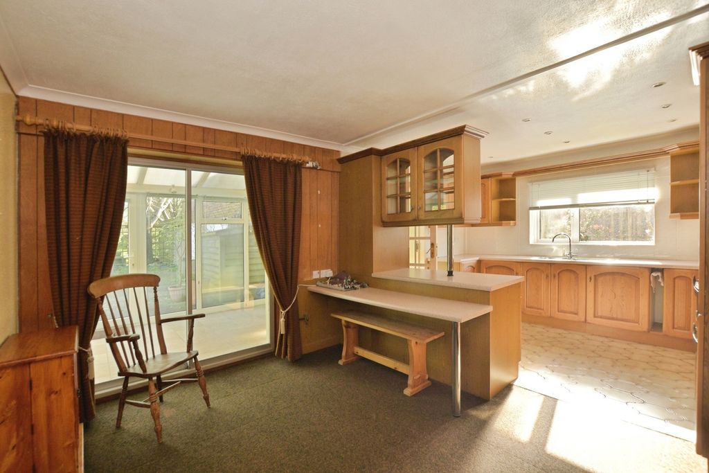Property photo 3 of 17 Kitchen/Dining Room