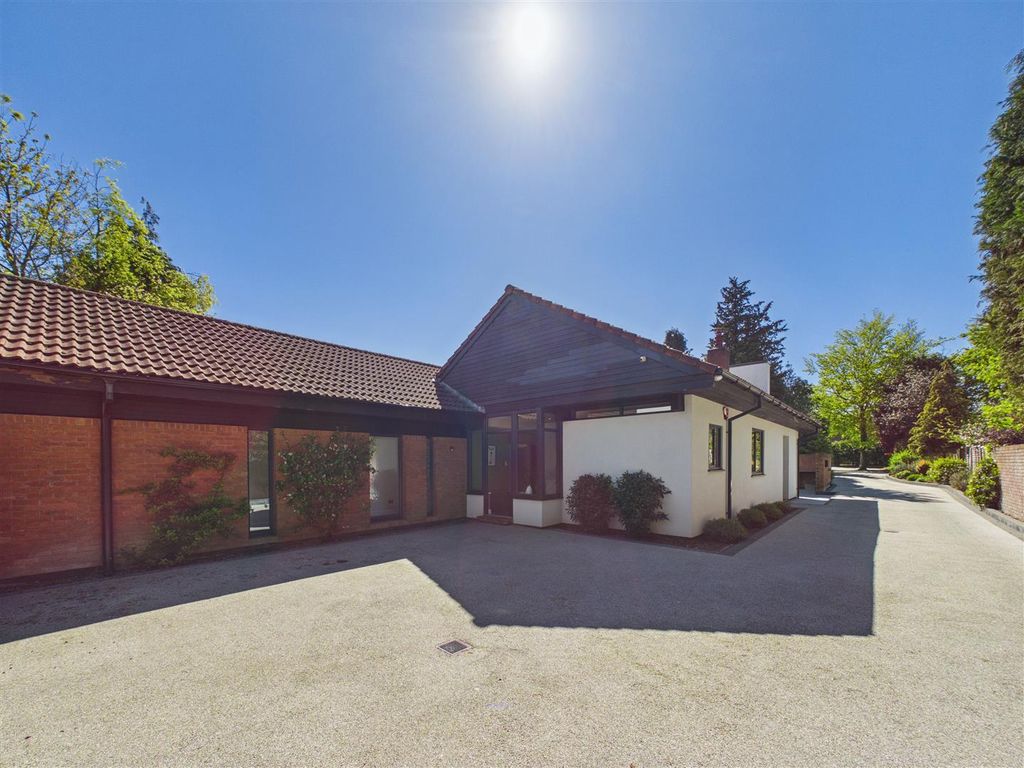 Property photo 1 of 26 West Leys Road - Main