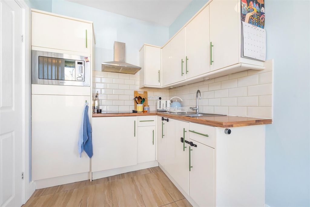 Property photo 3 of 11 Durban Road