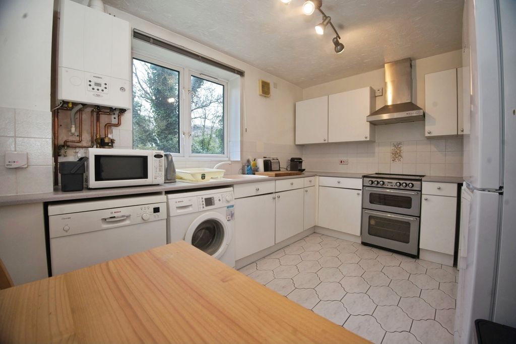 Property photo 3 of 17 Separate Kitchen