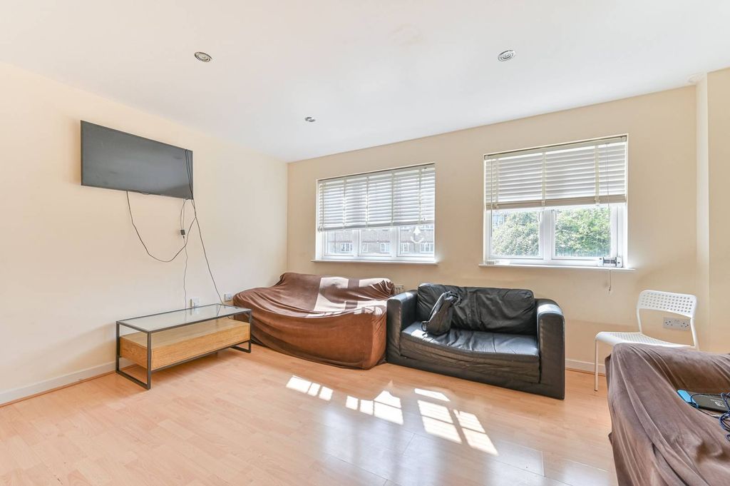 Property photo 2 of 23