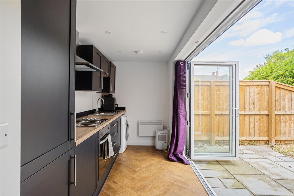 Property photo 1 of 21 79A_Fourth_Avenue_19.Jpg