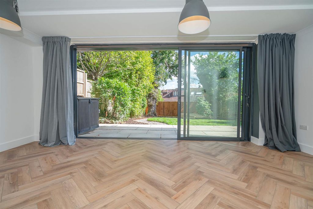 Property photo 3 of 18 Rear Reception B.Jpg