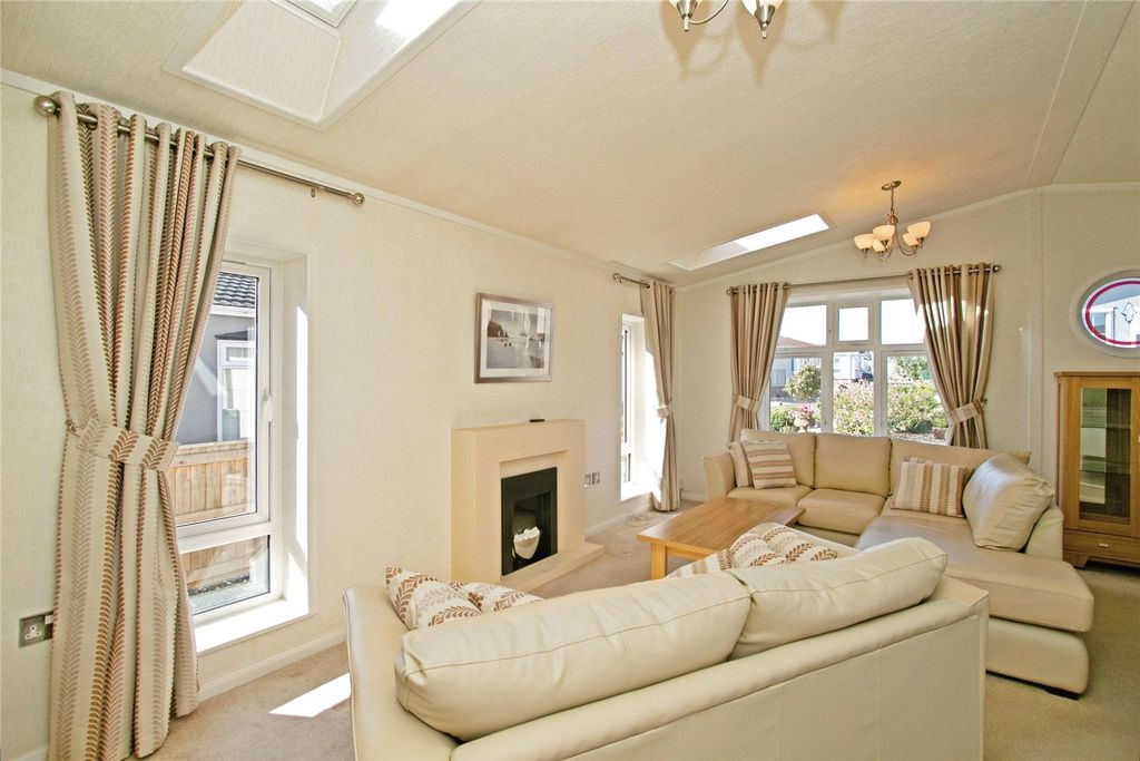 Property photo 3 of 17 Picture No. 15