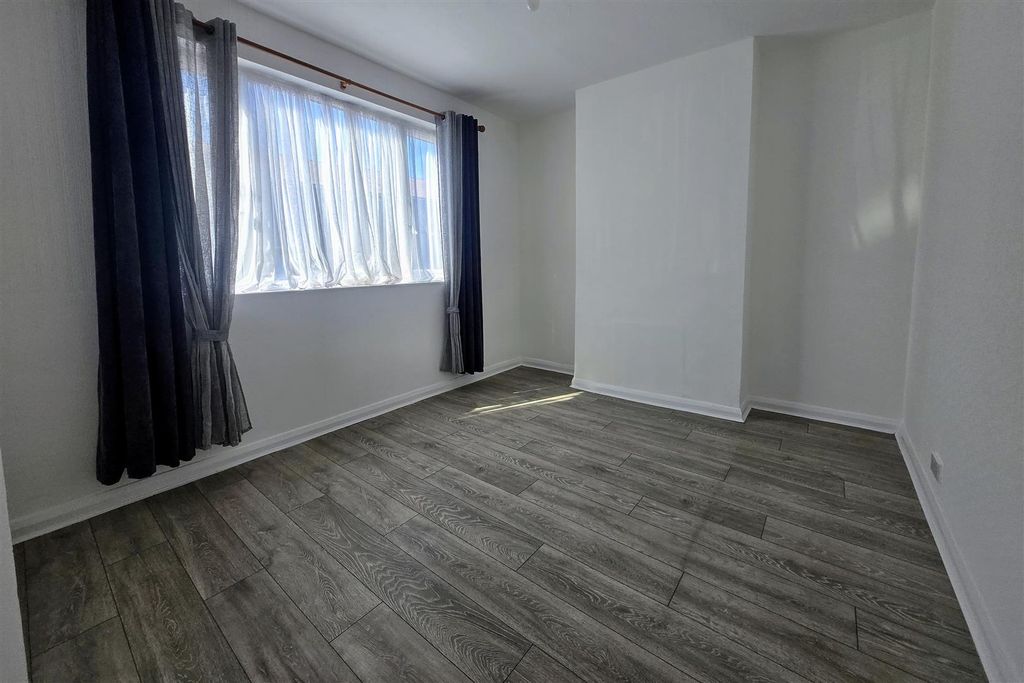 Property photo 3 of 8 Reception Room