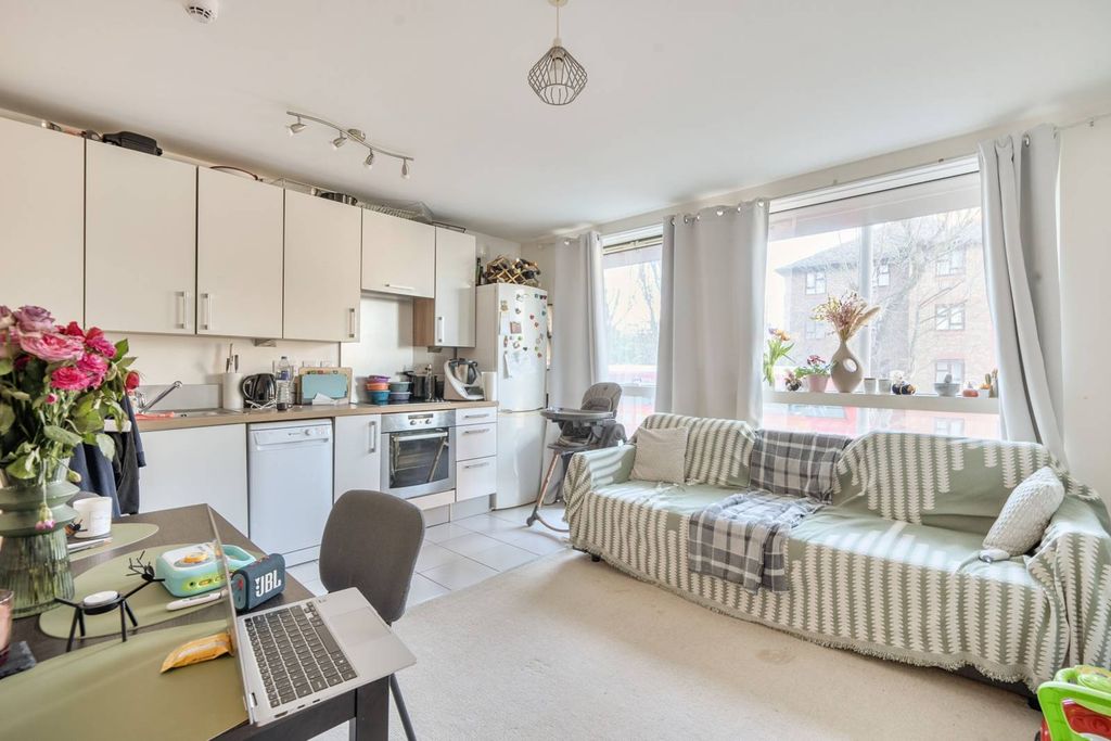 Property photo 3 of 8