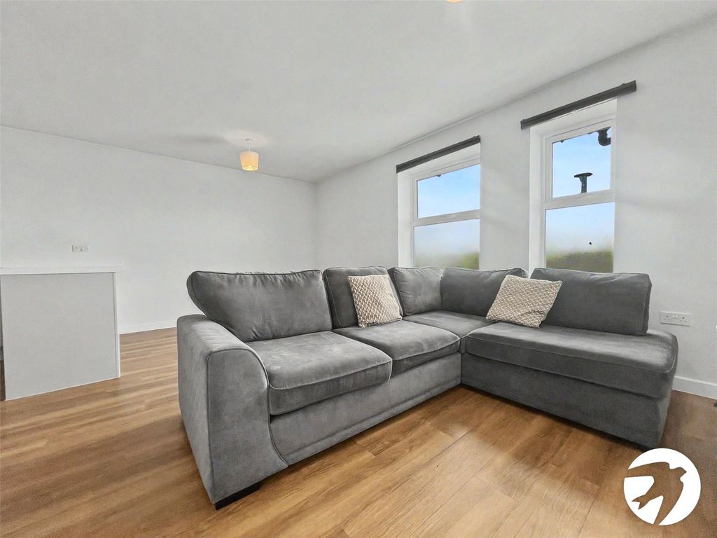 Property photo 2 of 11 Lounge