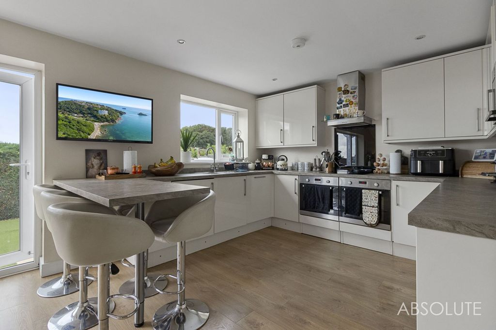 Property photo 3 of 26