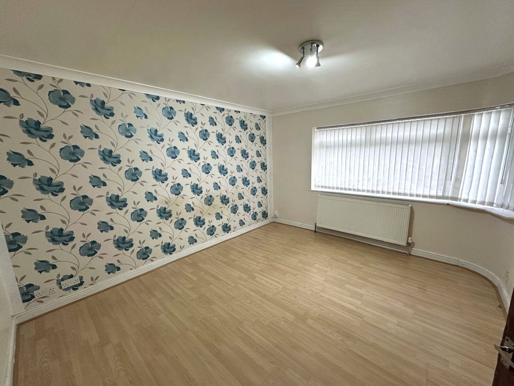 Property photo 3 of 13 Lounge One