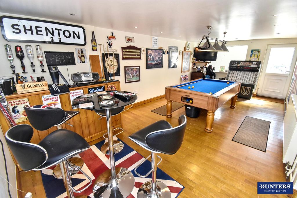 Property photo 3 of 18 Games Room